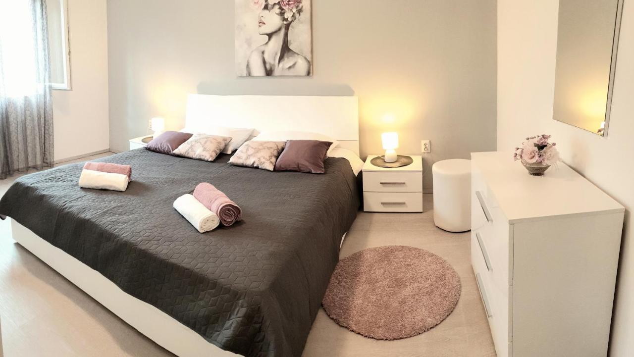 Apartman Zizula Kaštela Exteriör bild