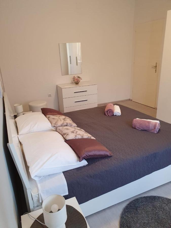Apartman Zizula Kaštela Exteriör bild