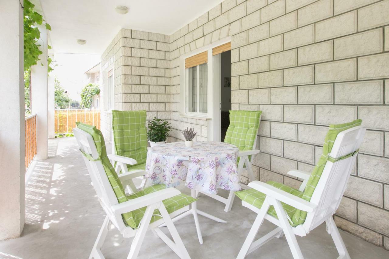 Apartman Zizula Kaštela Exteriör bild